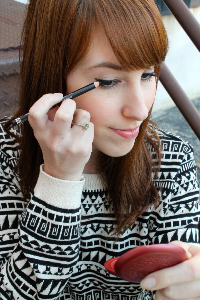 How to apply winged liner