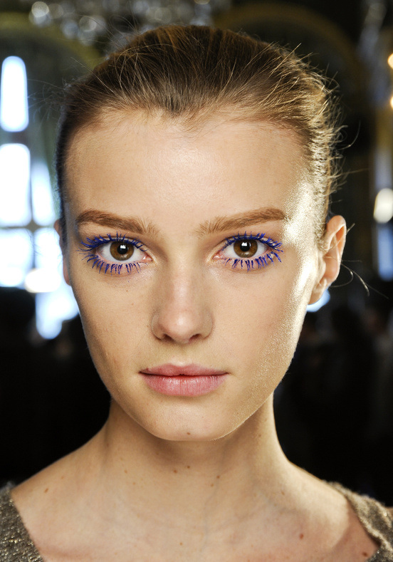 How to wear colorful mascara in the office - Politics of Pretty