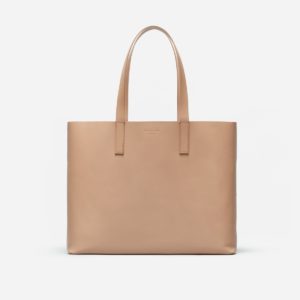 The Best Leather Tote Bags from Madewell, Cuyana and Everlane featured by top DC fashion blogger, The Beauty Minimalist