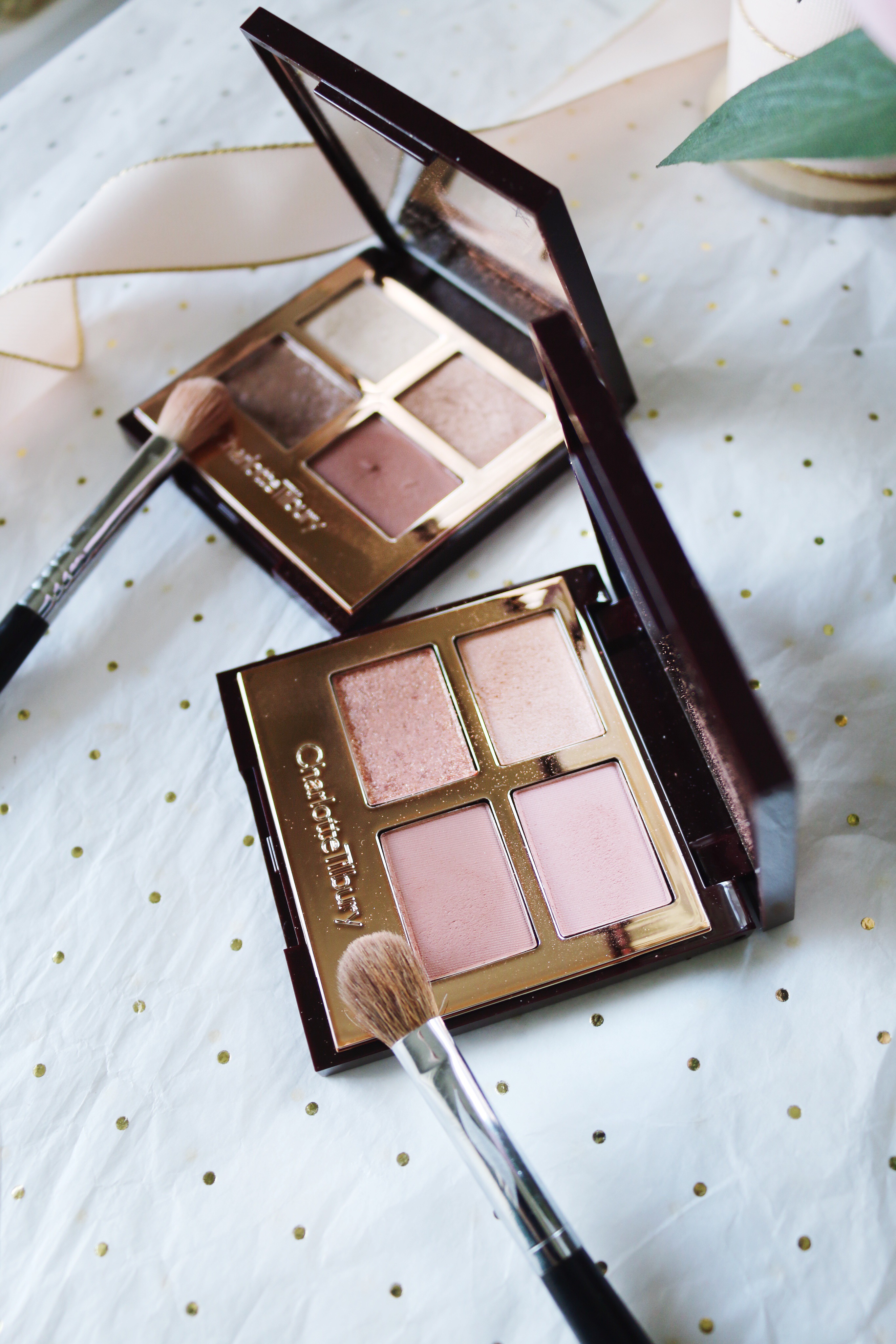 Charlotte Tilbury Exagger-Eyes & Pillow Talk Eyeshadow Palettes Reviewed by top DC beauty blogger, The Beauty Minimalist