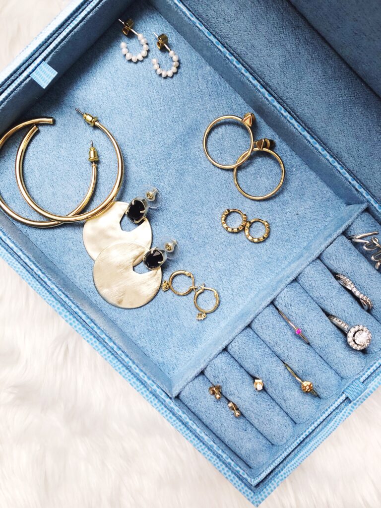The best dainty earrings for everyday