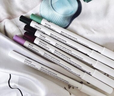 Flat lay of Glossier eyeliners in assorted shades by The Beauty Minimalist